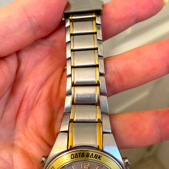 Women’s Casio vintage stainless steel watch - Picture 4 of 6